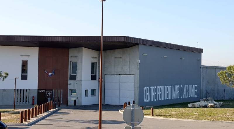 Avocat pour prison d'AIX-LUYNES